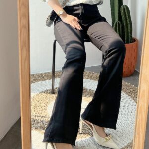 Celana Panjang Jeans Wanita Kekinian Cutbray Flare Jumbo Terbaru