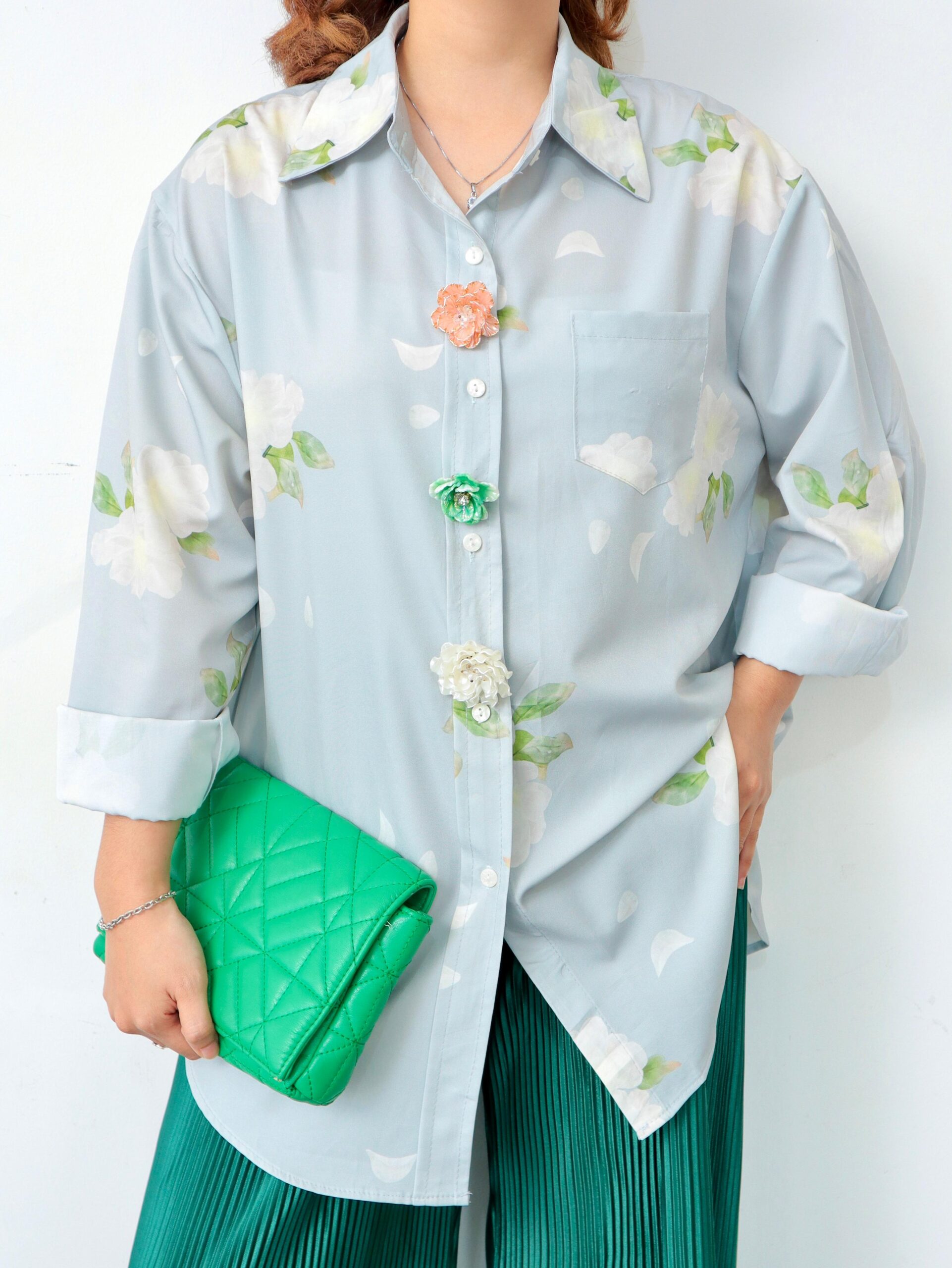Kemeja Wanita Floral Rulif dengan Sentuhan Feminin dan Kekinian - Gambar 9