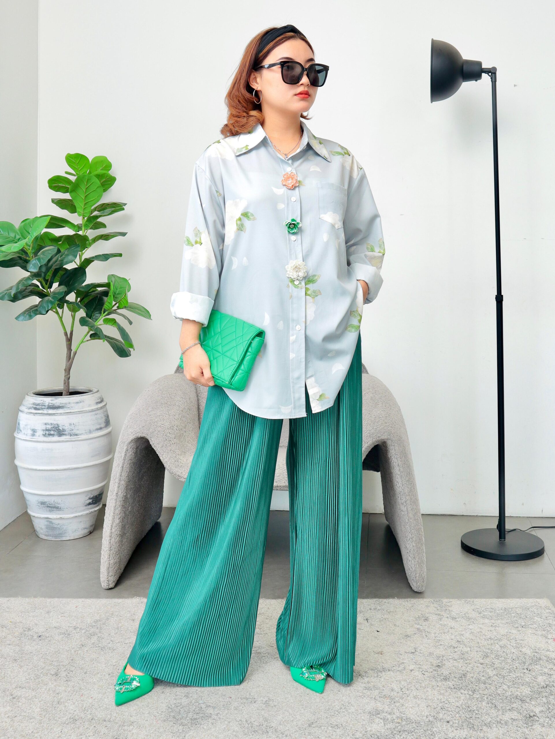 Kemeja Wanita Floral Rulif dengan Sentuhan Feminin dan Kekinian - Gambar 10