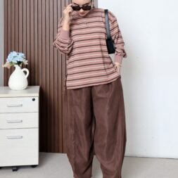 Blouse Stripe Motif Rugby Wanita untuk Gaya Casual Santai
