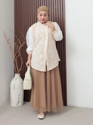Pakaian Atasan Kemeja Wanita Senara dengan Desain Casual Kekinian